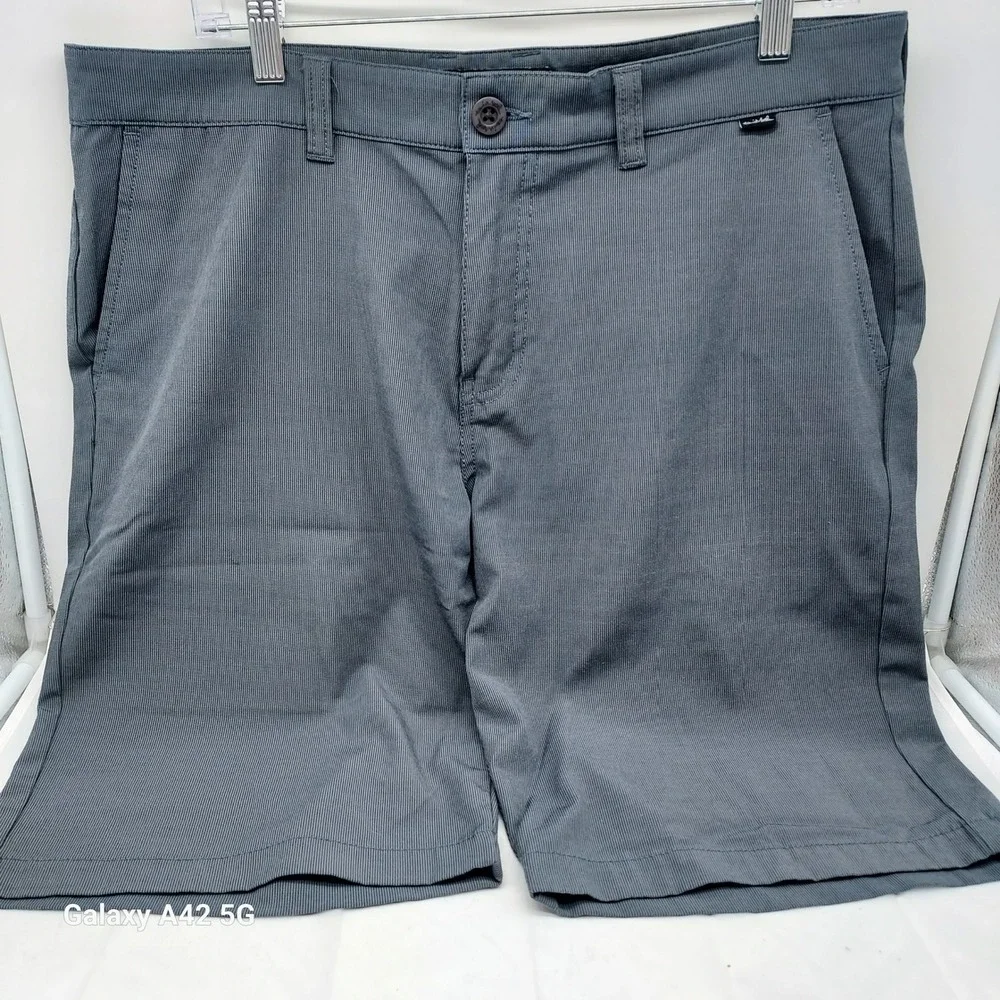 Travis Mathew Mens Golf‎ Shorts Grey Micro Stripe Stretch Size 34